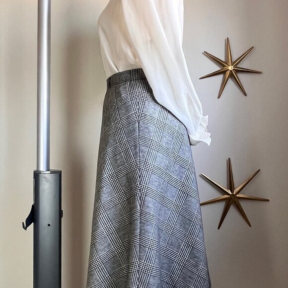 1980's Embroidered White Button Down Shirt - Picture 2 of 7